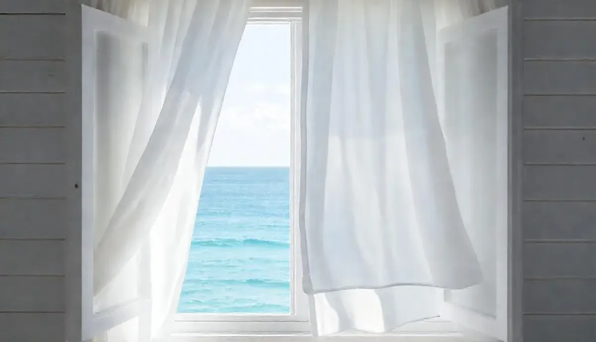 《海风拂过》海报